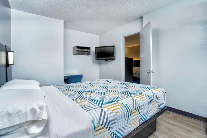Room 18 of 34