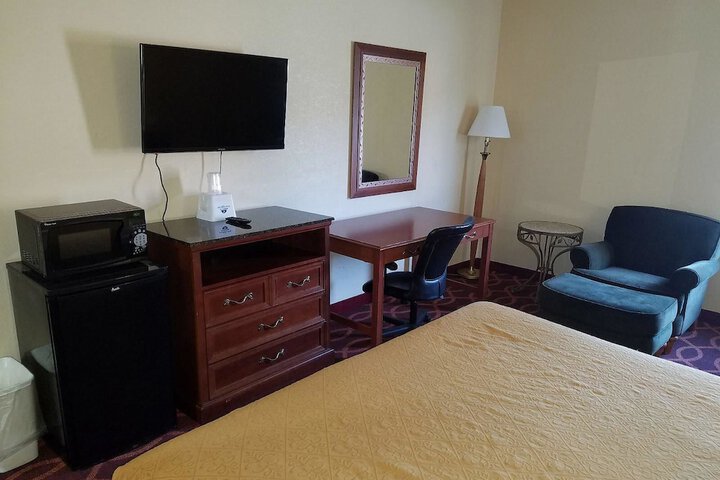 Room 6 of 17