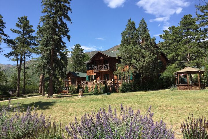 Rocky Mountain Lodge