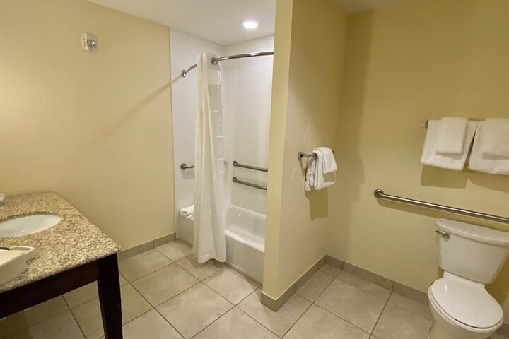 Room 43 of 62