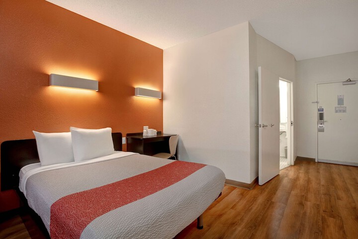 Room 12 of 34