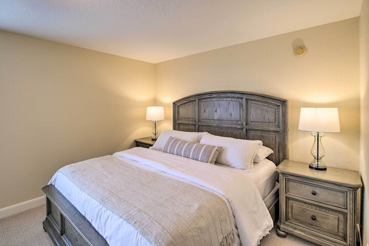 Apt w / Balconies - Steps to Kemah Boardwalk!