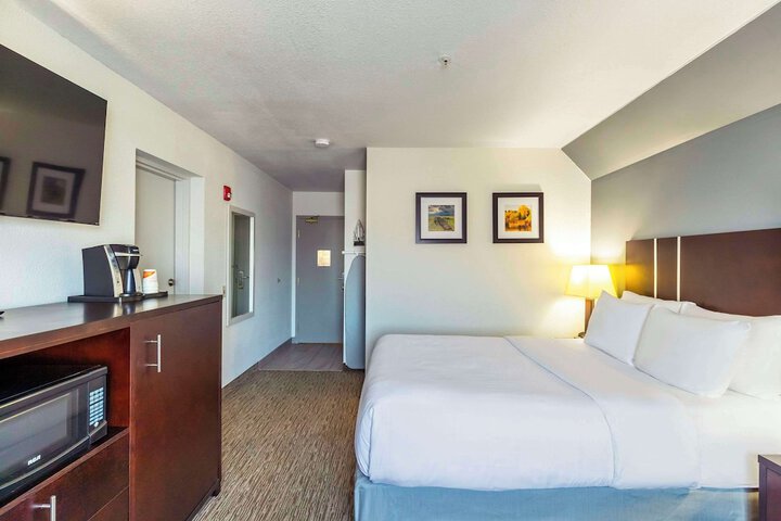 Room 32 of 51