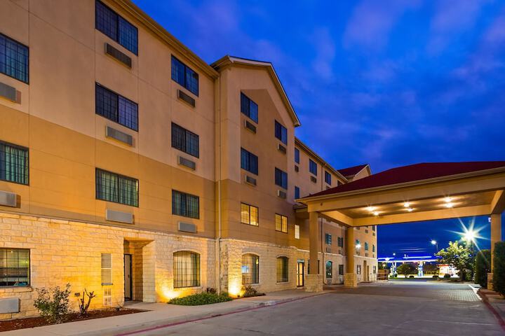 Best Western Windsor Pointe Hotel & Suites-Frost Bank Center