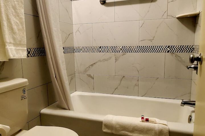 Room 10 of 27