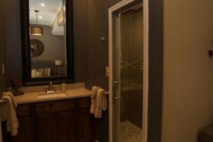 Hamilton House Inn