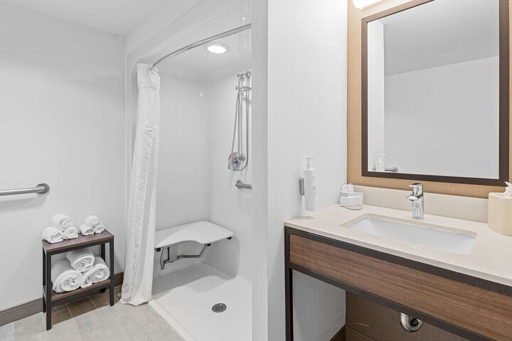 Room 32 of 53