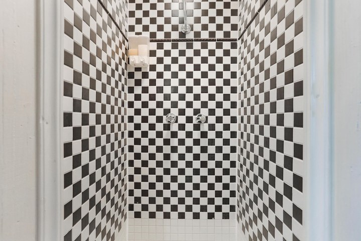 Room 17 of 36