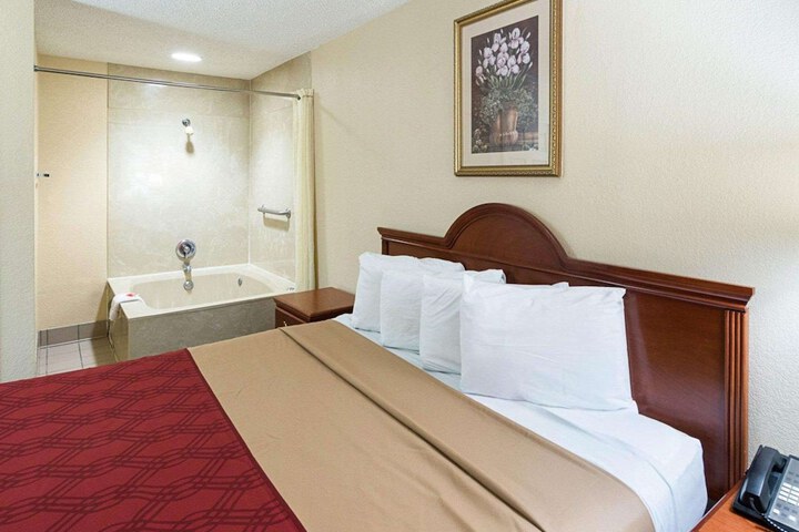 Econo Lodge Hillsboro I-35