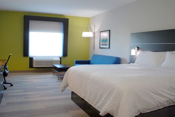 Room 13 of 33