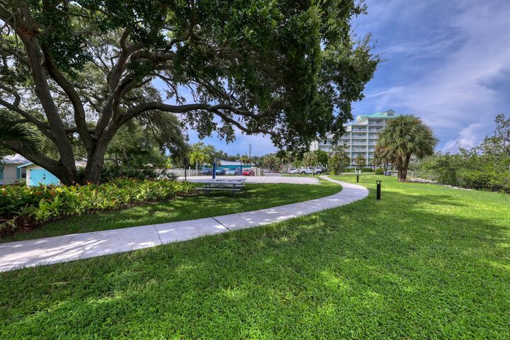 BeachTrail Lodging