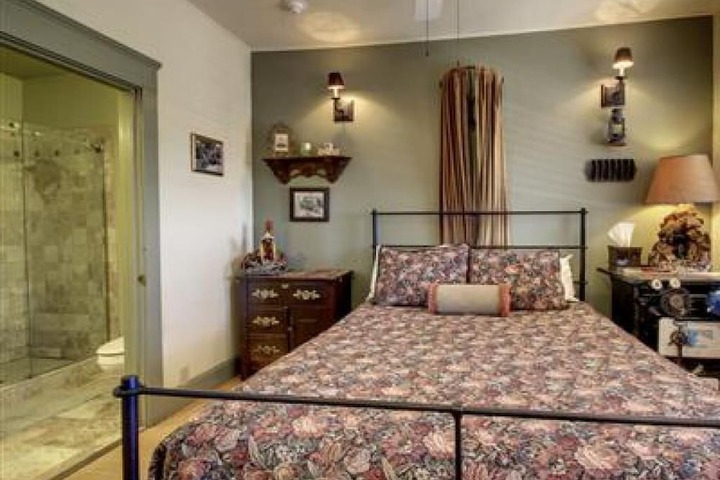Room 33 of 44