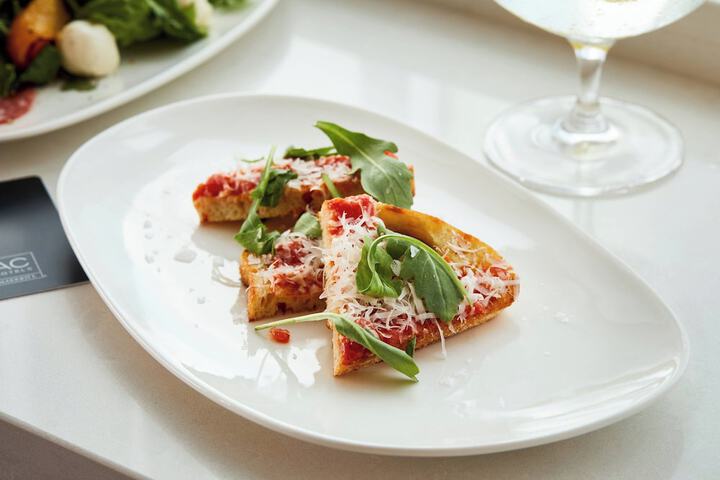 Dining 48 of 72