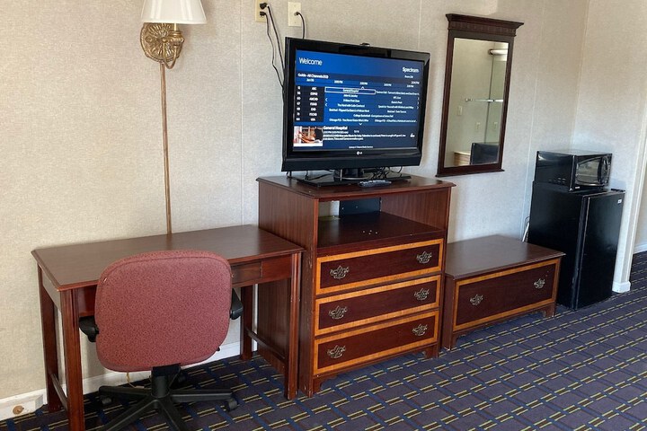 Room 9 of 12