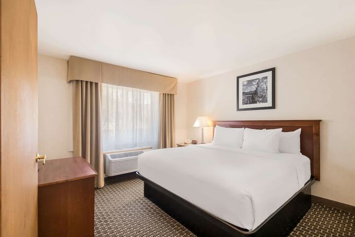 Room 32 of 48