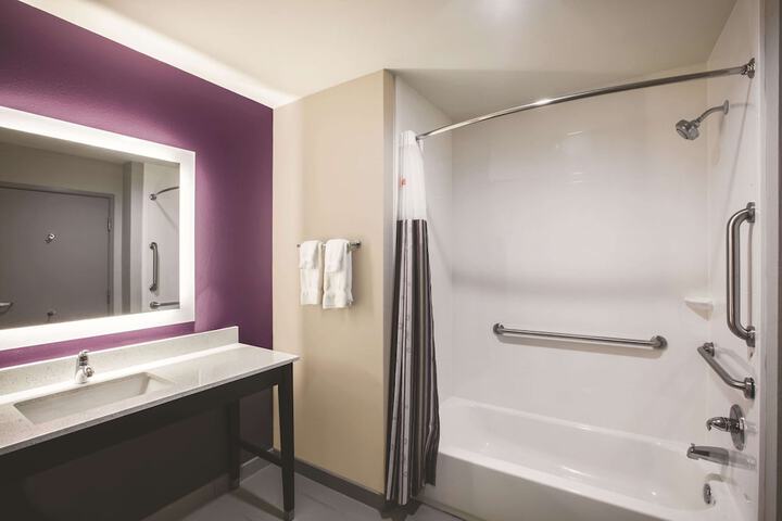 Room 20 of 33