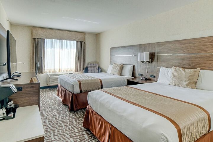 Evergreen Inn and Suites