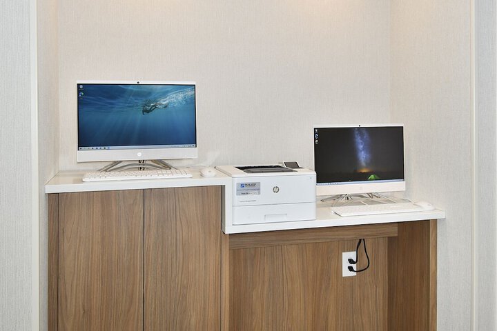 Business Center 39 of 41