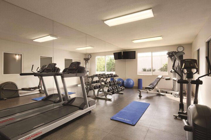 Country Inn & Suites by Radisson St. Petersburg - Clearwater, FL