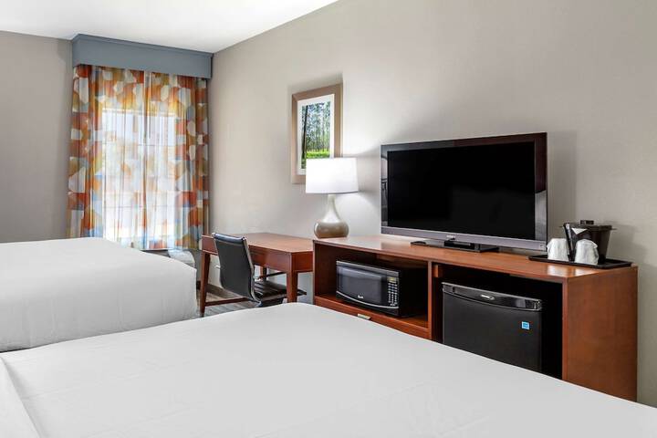 Comfort Inn & Suites Cleveland TX