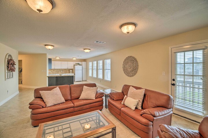 Apt w / Balconies - Steps to Kemah Boardwalk!
