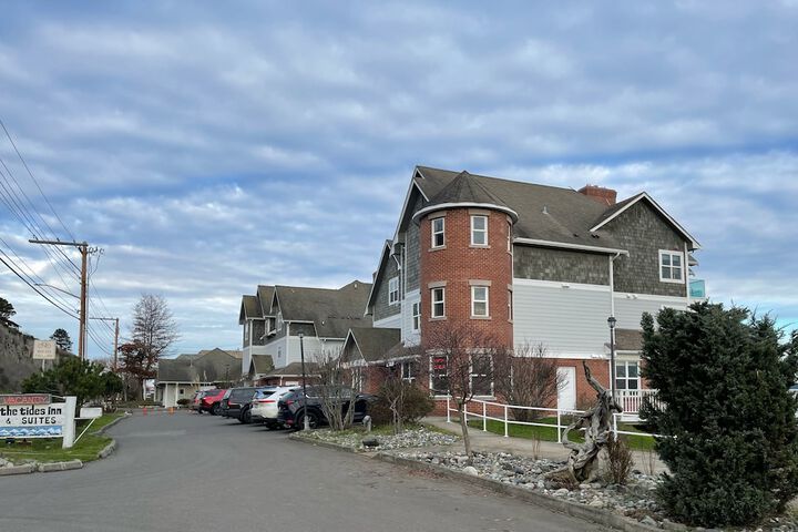 Tides Inn & Suites