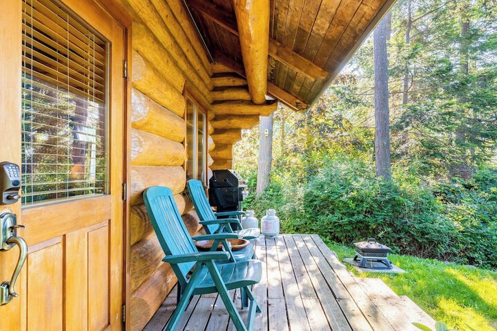 Penn Cove Overlook by Avantstay Cabin w / Views