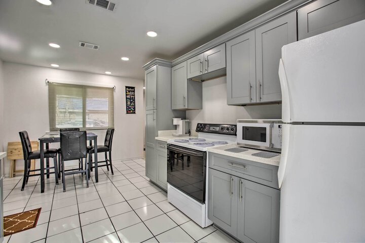 New! Laplace Townhome 9 Mi to Lake Pontchartrain!