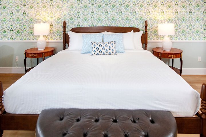 Breakwater Inn