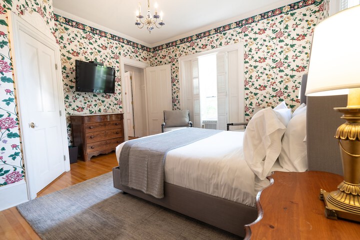 Room 44 of 114