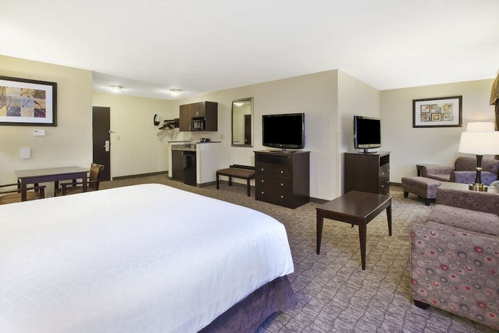 Holiday Inn Express & Suites Wheeling by IHG