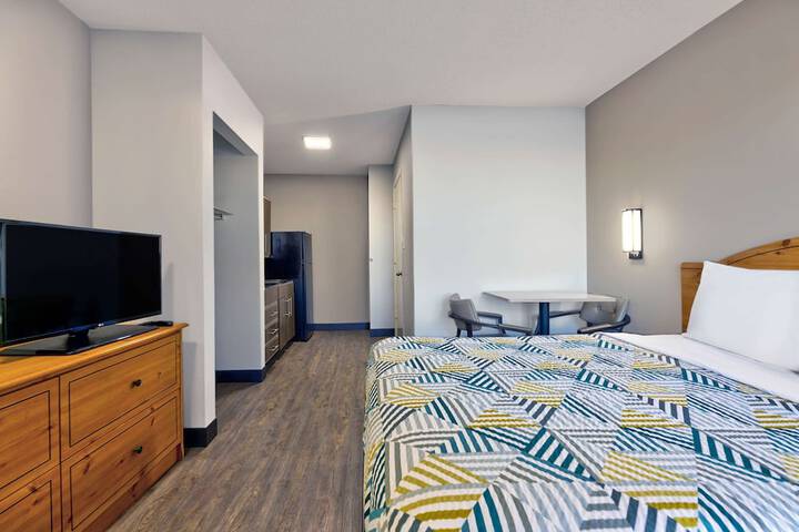 Room 17 of 28