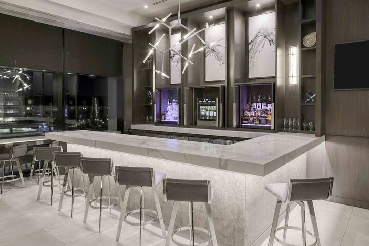 Lounge 52 of 63