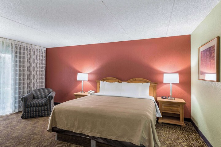 Room 25 of 48