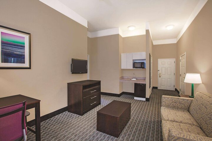 Room 27 of 36