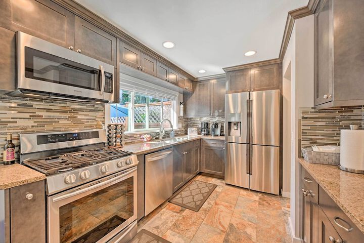 Family-friendly Kirkland Home 1 Mi to Downtown