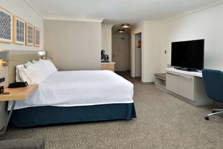 Room 25 of 93