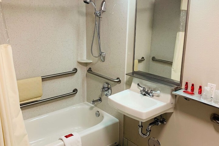 Room 17 of 23