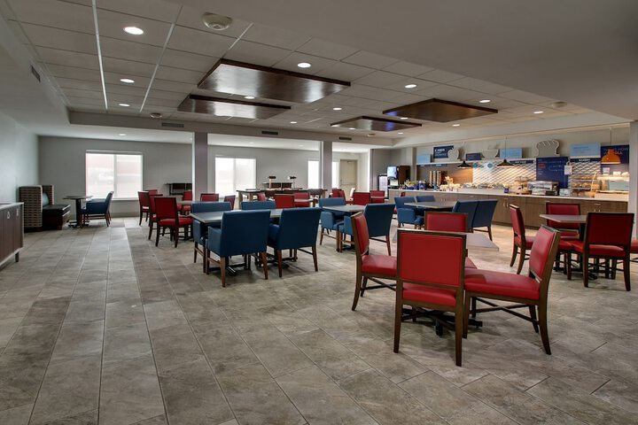 Holiday Inn Express & Suites Waukegan by IHG