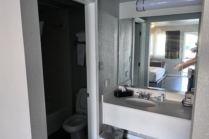 Room 11 of 34
