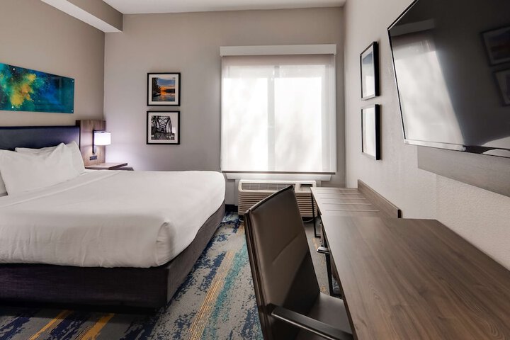 Room 13 of 25