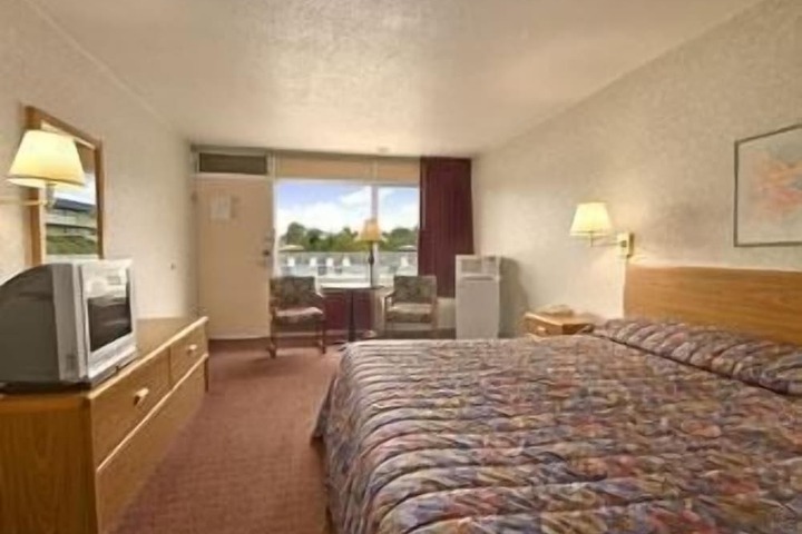 Room 7 of 20