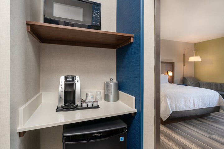 Holiday Inn Express & Suites Brandon by IHG