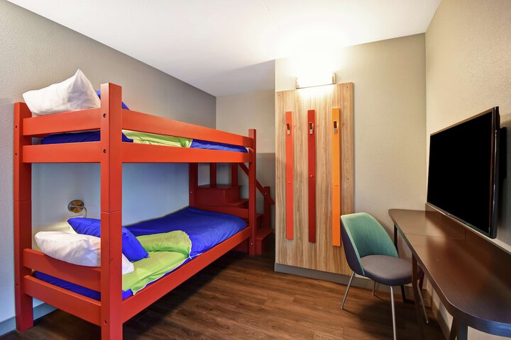 Room 28 of 43