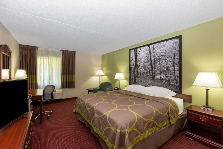 Room 8 of 25