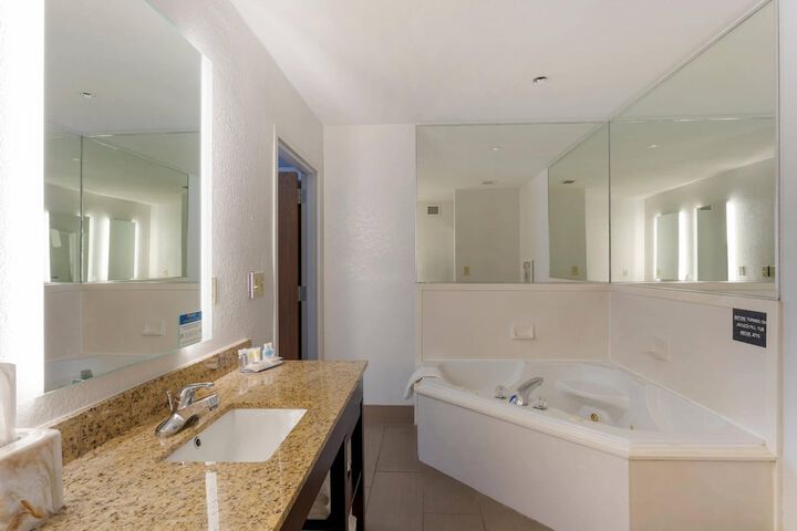 Comfort Inn & Suites Hot Springs Midtown