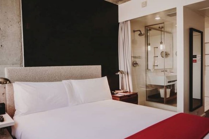 Room 17 of 33