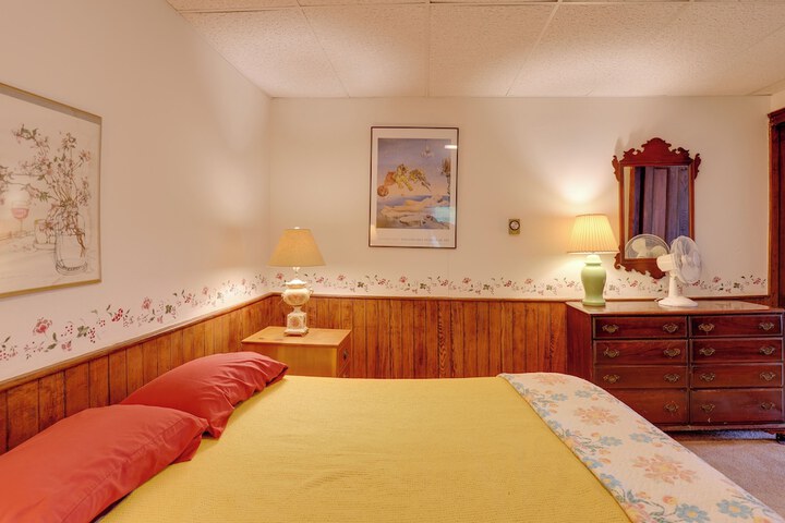 Lawrenceville Apartment w / Deck Near Gaming Lands!
