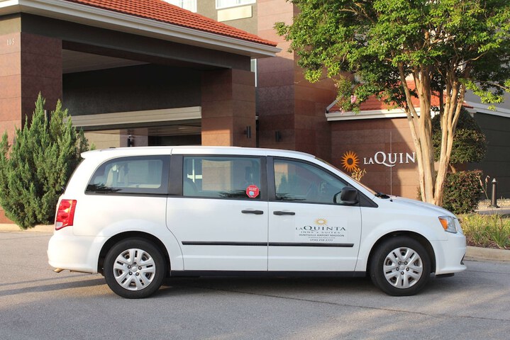 La Quinta Inn & Suites by Wyndham Huntsville Airport Madison