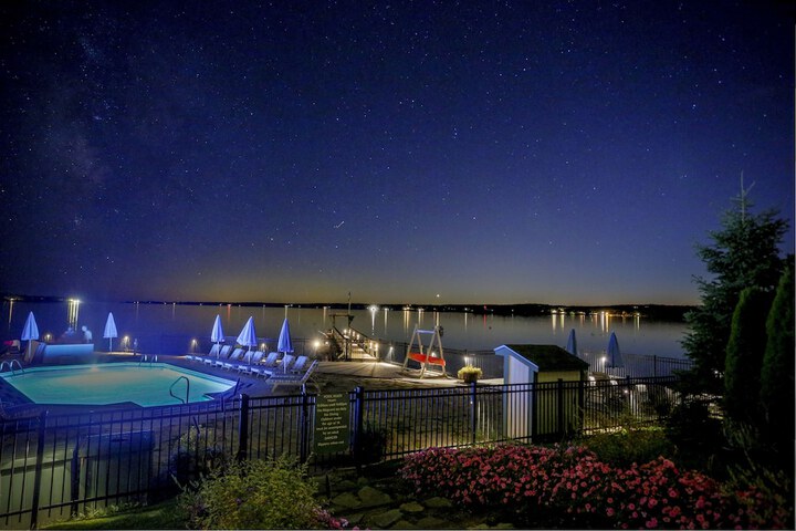 Spruce Point Inn